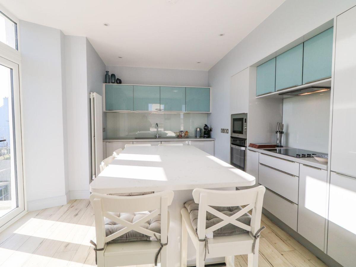 Sea Breeze Apartment Баликасъл Екстериор снимка