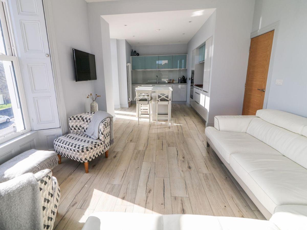 Sea Breeze Apartment Баликасъл Екстериор снимка